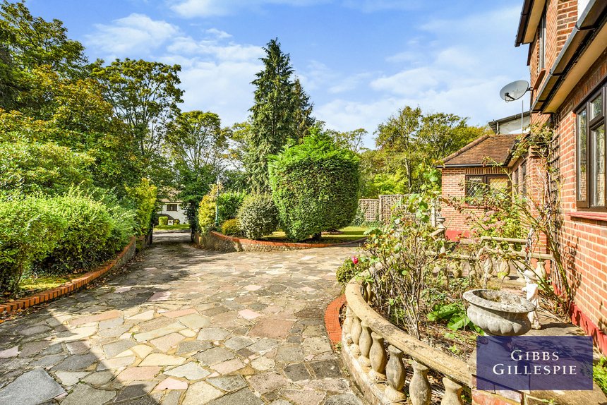 let the drive london 43999 - Gibbs Gillespie