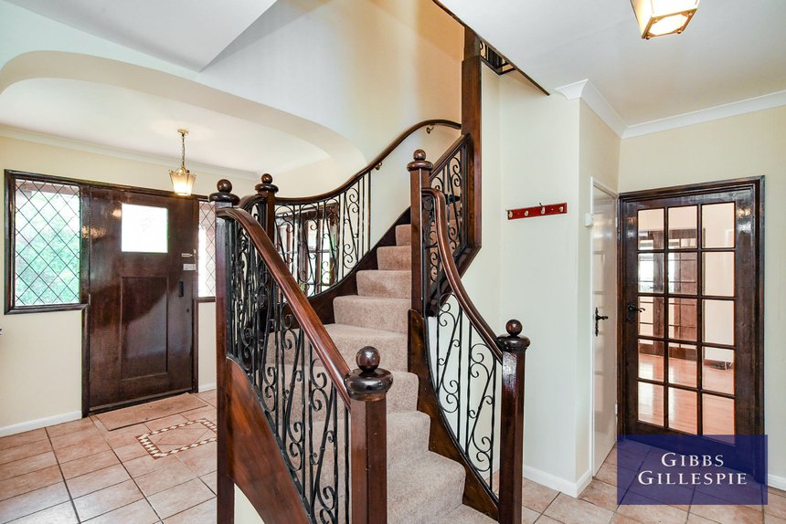 let the drive london 43999 - Gibbs Gillespie