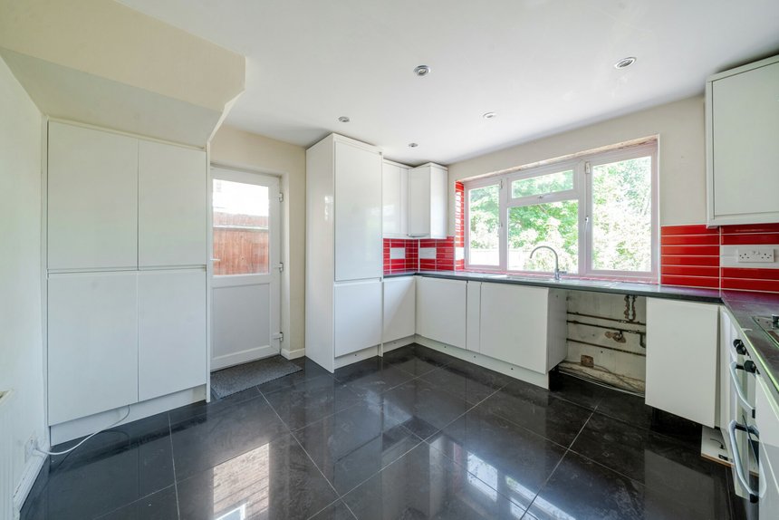 under offer corringway london 44115 - Gibbs Gillespie