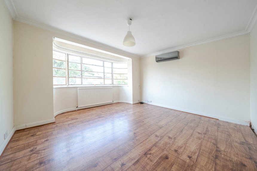 under offer corringway london 44115 - Gibbs Gillespie