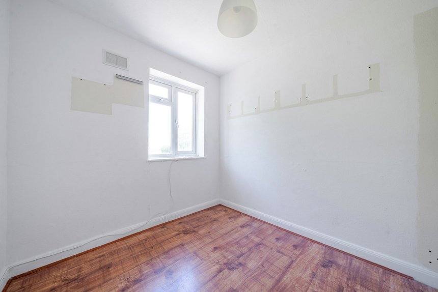 under offer corringway london 44115 - Gibbs Gillespie