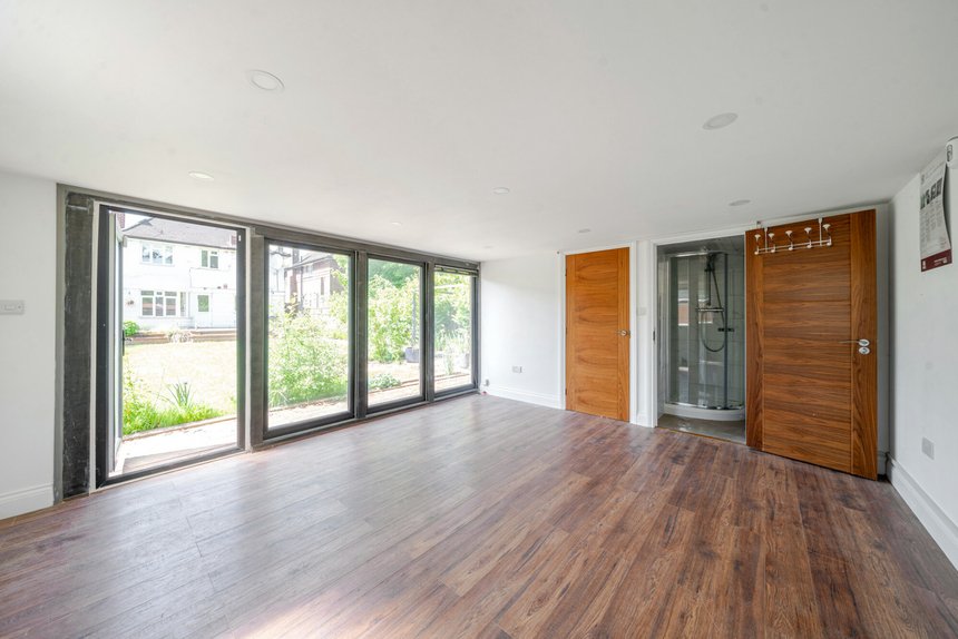 under offer corringway london 44115 - Gibbs Gillespie