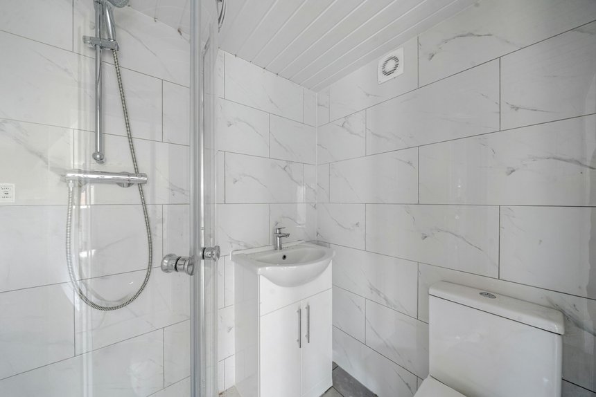 under offer corringway london 44115 - Gibbs Gillespie