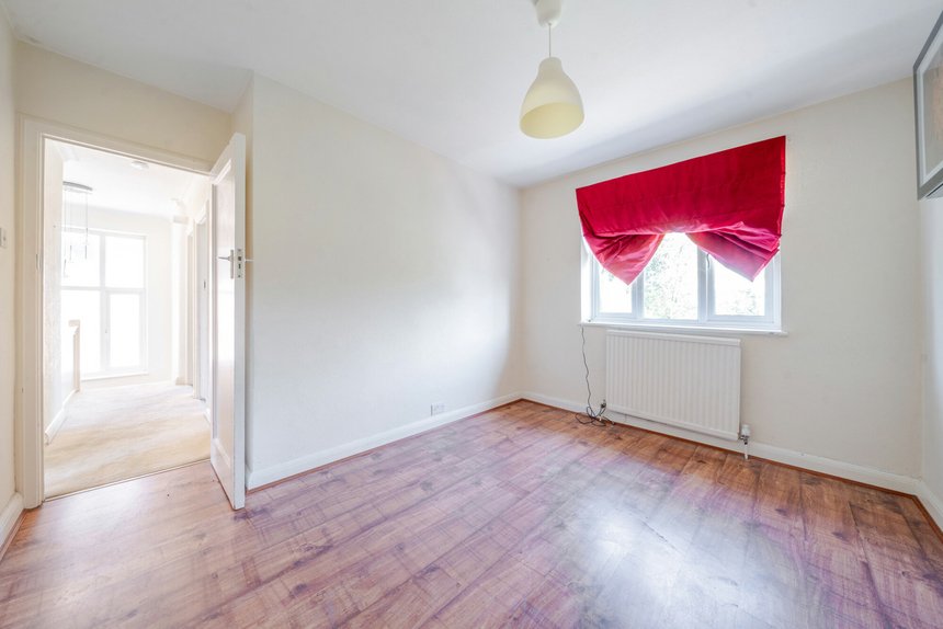 under offer corringway london 44115 - Gibbs Gillespie