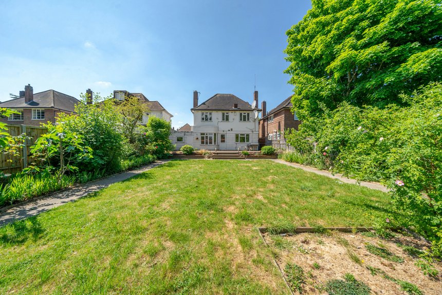 under offer corringway london 44115 - Gibbs Gillespie