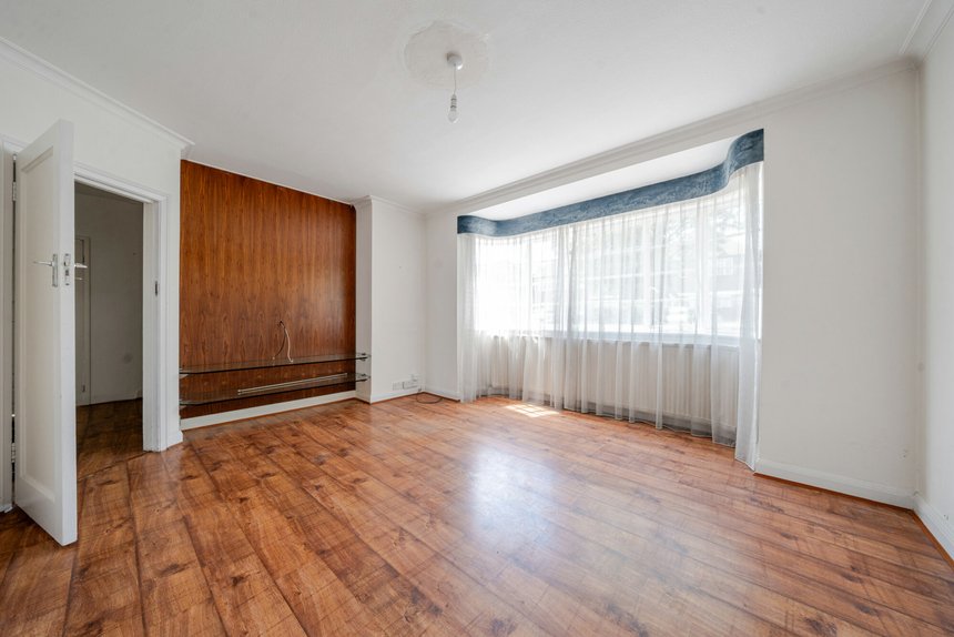 under offer corringway london 44115 - Gibbs Gillespie