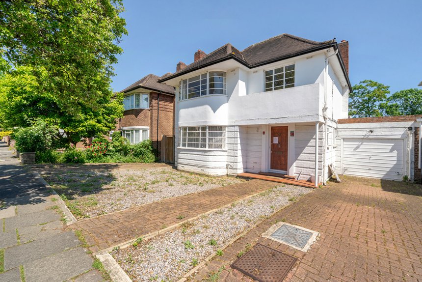 under offer corringway london 44115 - Gibbs Gillespie