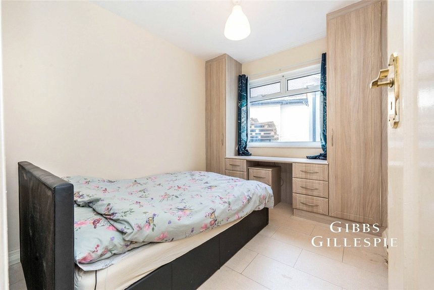 to let southbourne close london 44130 - Gibbs Gillespie