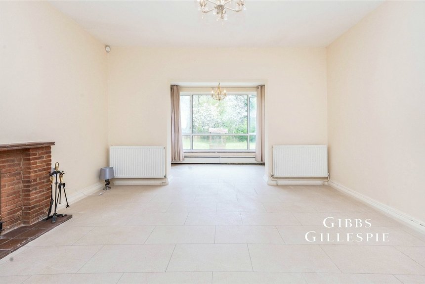 to let southbourne close london 44130 - Gibbs Gillespie