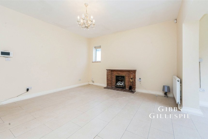 to let southbourne close london 44130 - Gibbs Gillespie