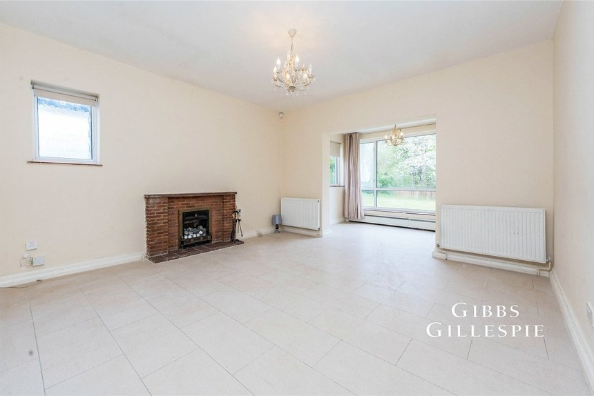 to let southbourne close london 44130 - Gibbs Gillespie
