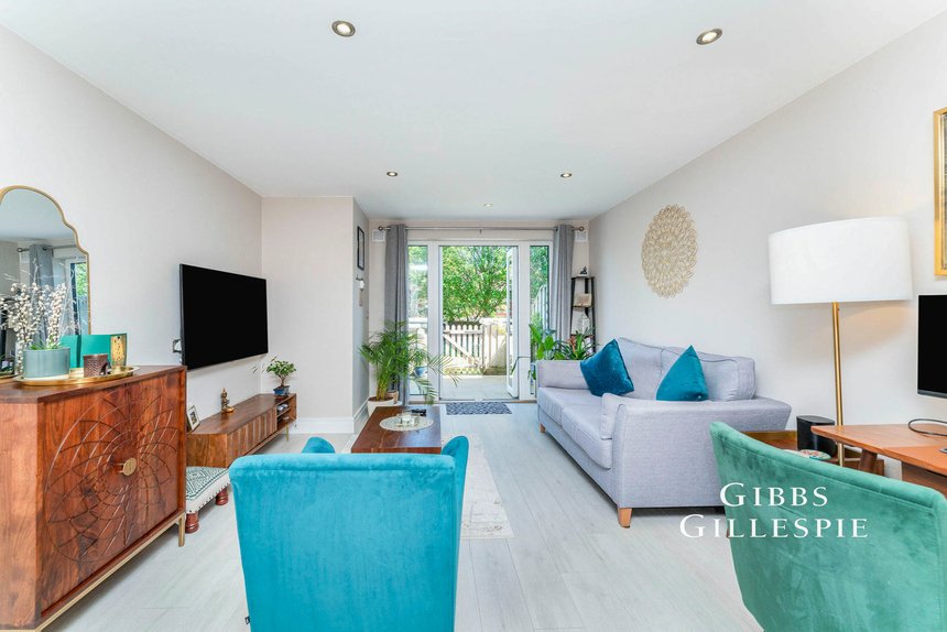 let elliott avenue london 44355 - Gibbs Gillespie
