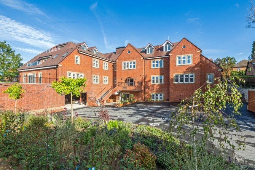 for sale 10, birchwood house london 44507 - Gibbs Gillespie