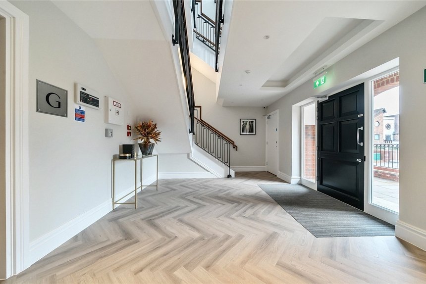 for sale 10, birchwood house london 44507 - Gibbs Gillespie