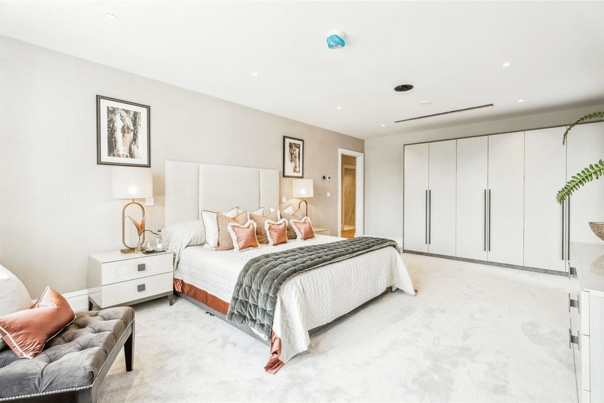 for sale 10, birchwood house london 44507 - Gibbs Gillespie