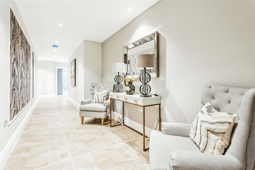 for sale 10, birchwood house london 44507 - Gibbs Gillespie