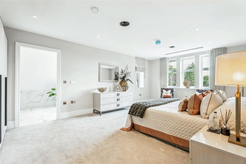 for sale 10, birchwood house london 44507 - Gibbs Gillespie