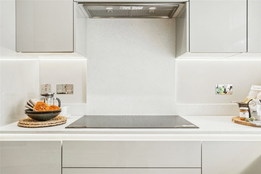 for sale 10, birchwood house london 44507 - Gibbs Gillespie