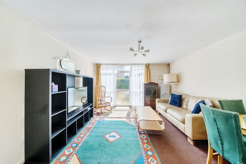 under offer goral mead london 44696 - Gibbs Gillespie