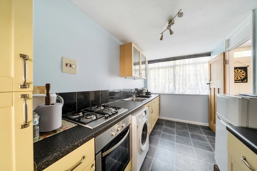 under offer goral mead london 44696 - Gibbs Gillespie