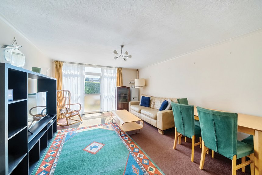 under offer goral mead london 44696 - Gibbs Gillespie