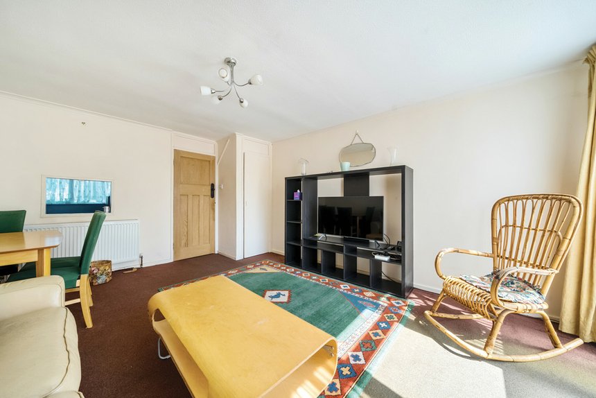 under offer goral mead london 44696 - Gibbs Gillespie
