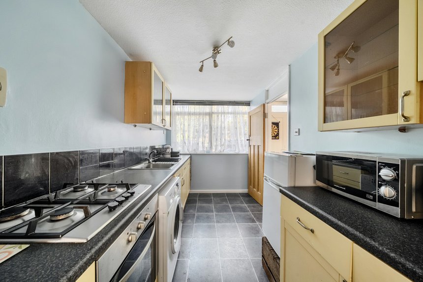 under offer goral mead london 44696 - Gibbs Gillespie