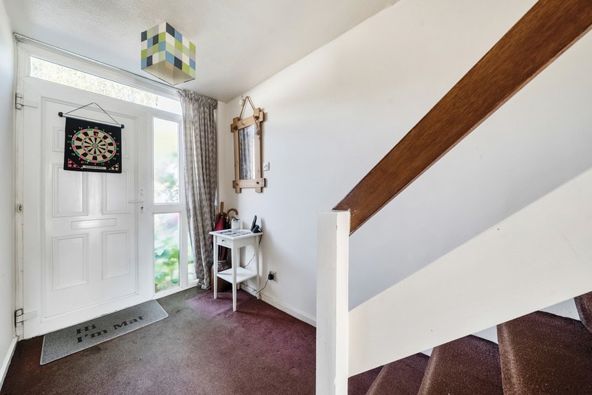 under offer goral mead london 44696 - Gibbs Gillespie