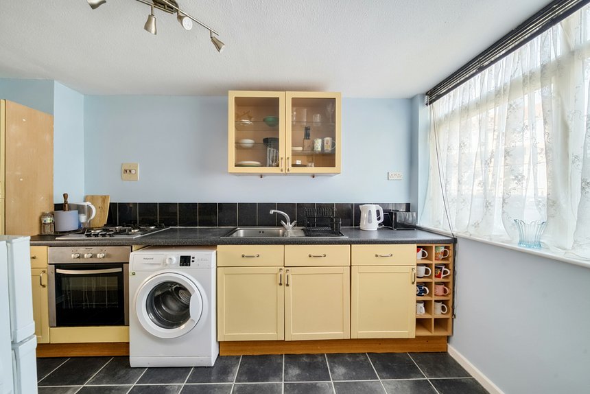under offer goral mead london 44696 - Gibbs Gillespie