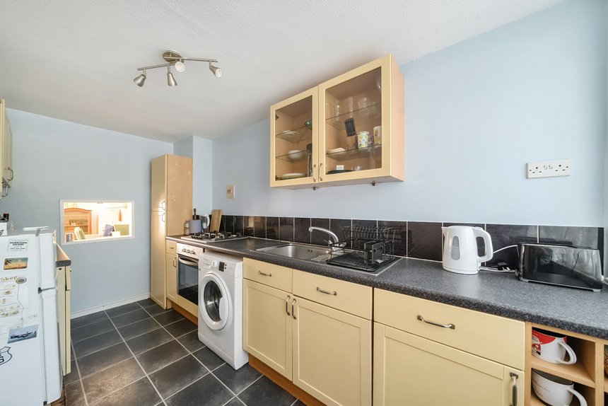 under offer goral mead london 44696 - Gibbs Gillespie