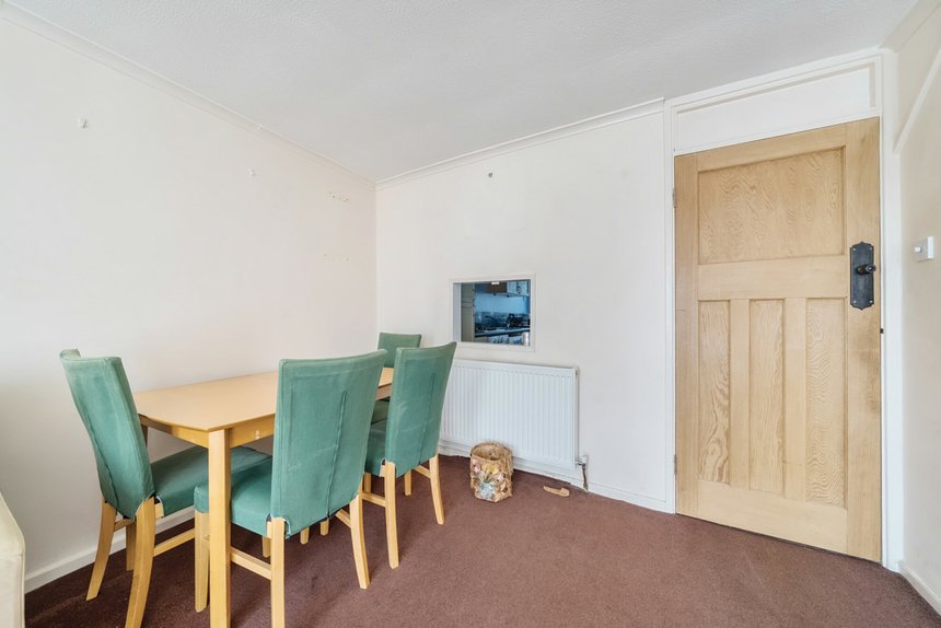 under offer goral mead london 44696 - Gibbs Gillespie