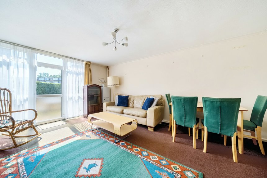 under offer goral mead london 44696 - Gibbs Gillespie