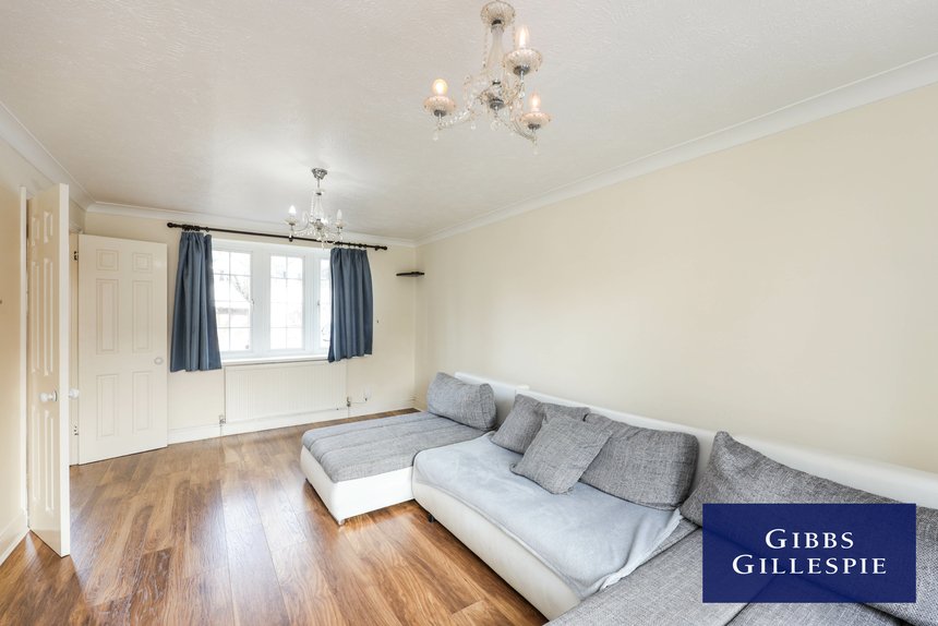 let holm grove london 45122 - Gibbs Gillespie