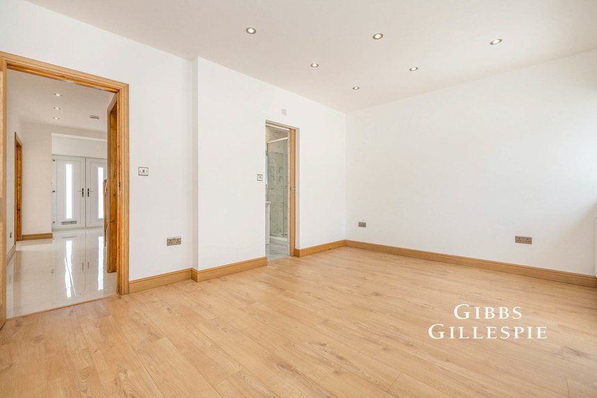 to let hampermill lane london 45743 - Gibbs Gillespie