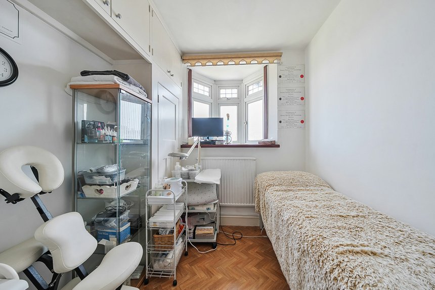 for sale rayners lane london 46170 - Gibbs Gillespie