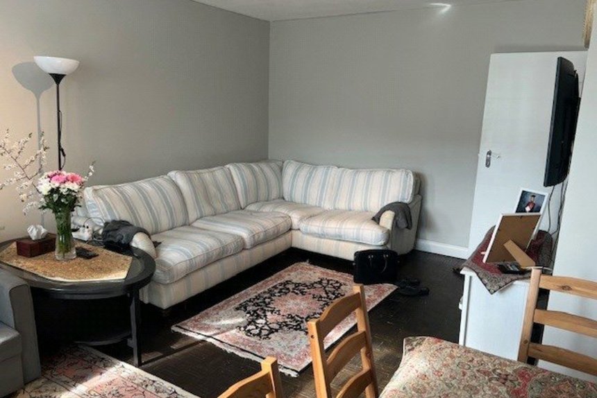 for sale byron way london 46240 - Gibbs Gillespie