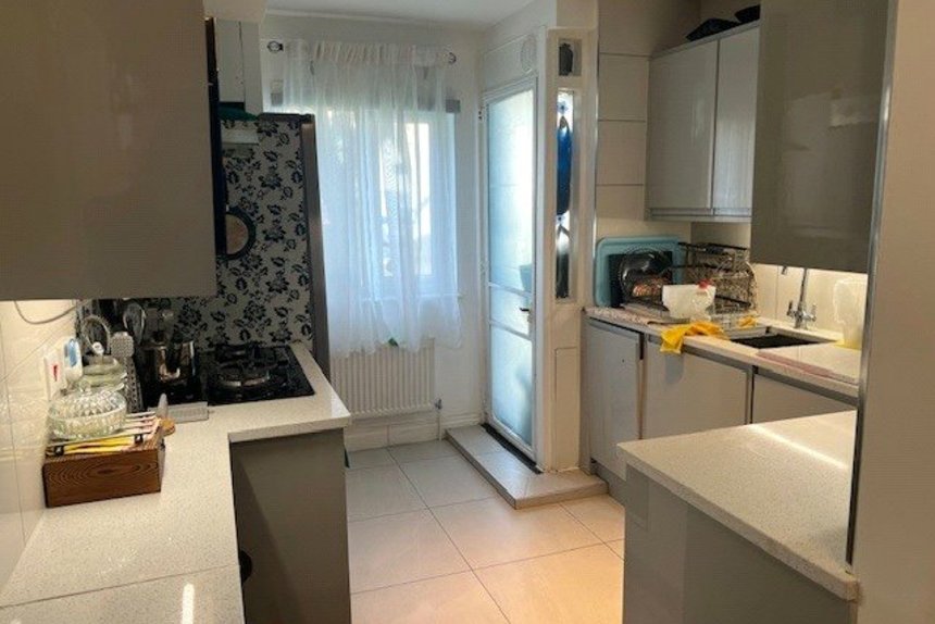 for sale byron way london 46240 - Gibbs Gillespie