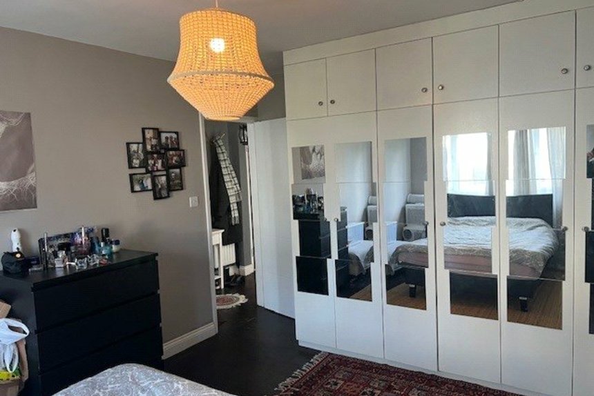 for sale byron way london 46240 - Gibbs Gillespie