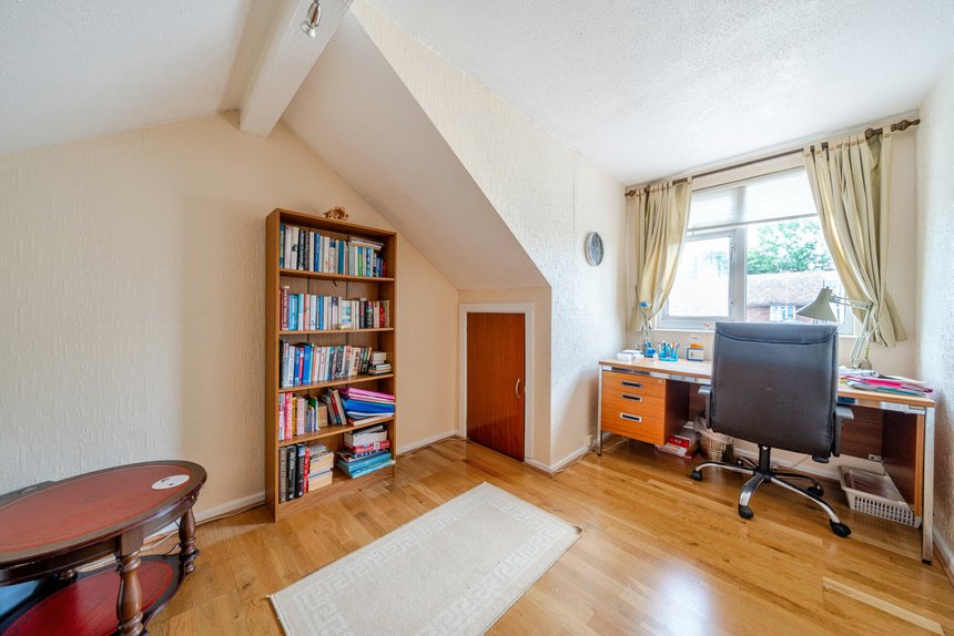 under offer chesham lane london 46578 - Gibbs Gillespie