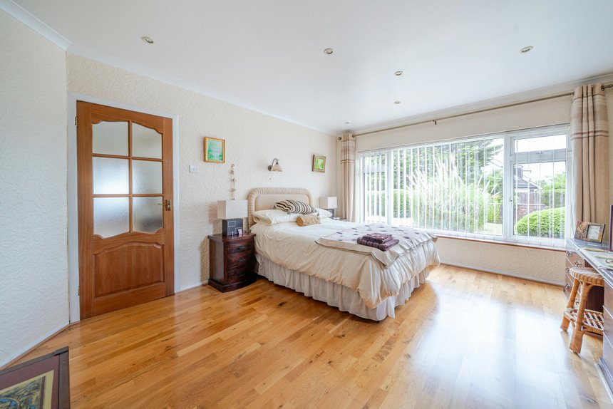 under offer chesham lane london 46578 - Gibbs Gillespie