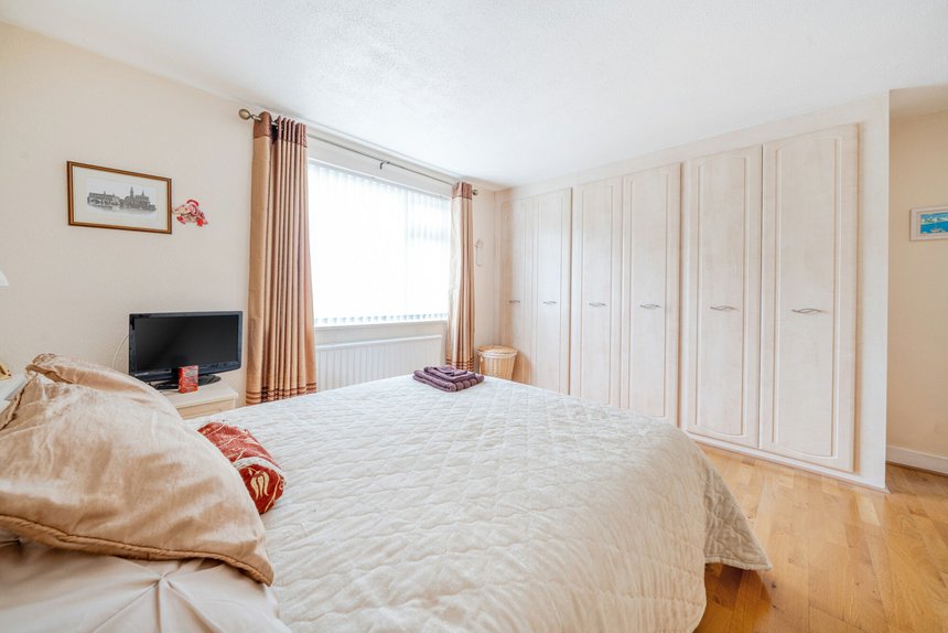 under offer chesham lane london 46578 - Gibbs Gillespie