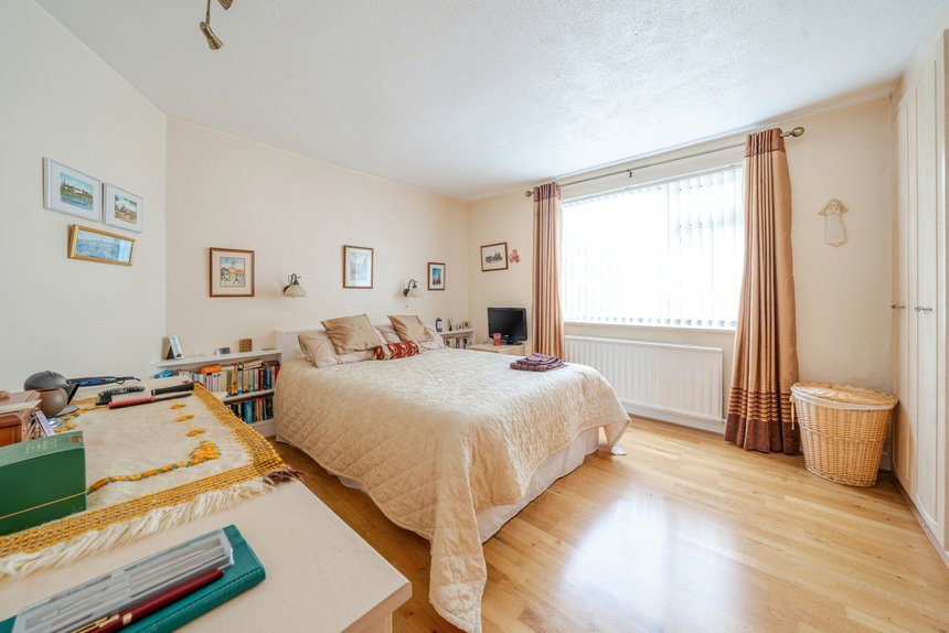 under offer chesham lane london 46578 - Gibbs Gillespie