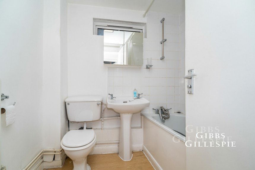 let hilton close london 46764 - Gibbs Gillespie