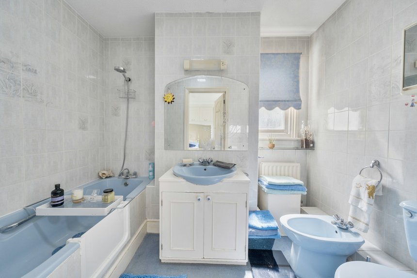for sale woodhall drive london 46898 - Gibbs Gillespie