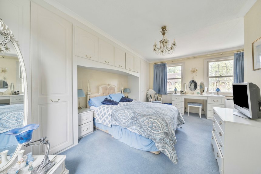 for sale woodhall drive london 46898 - Gibbs Gillespie