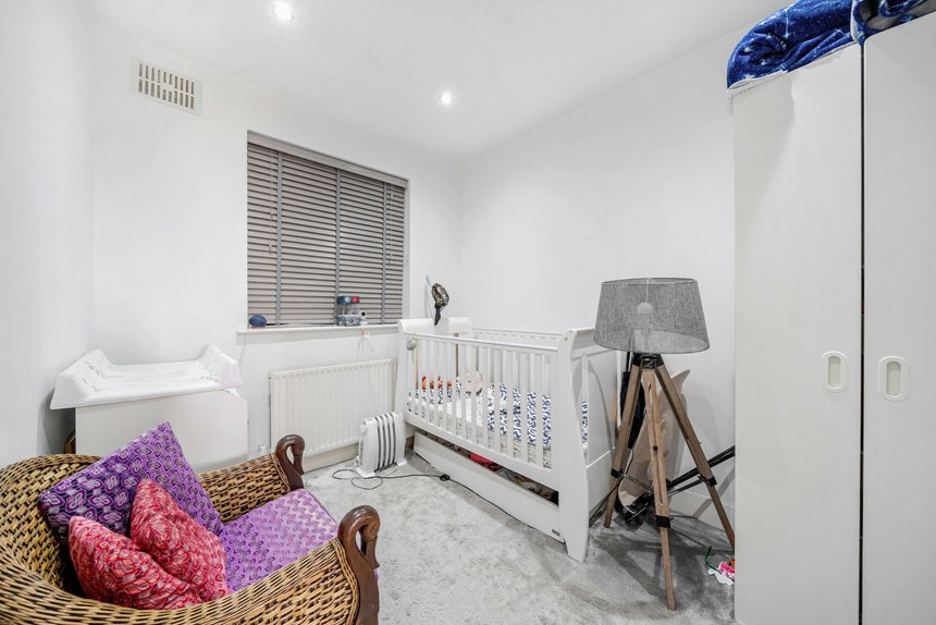 under offer the gardens london 47098 - Gibbs Gillespie