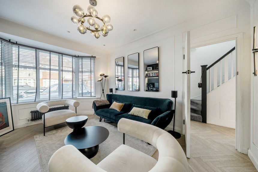 under offer the gardens london 47098 - Gibbs Gillespie