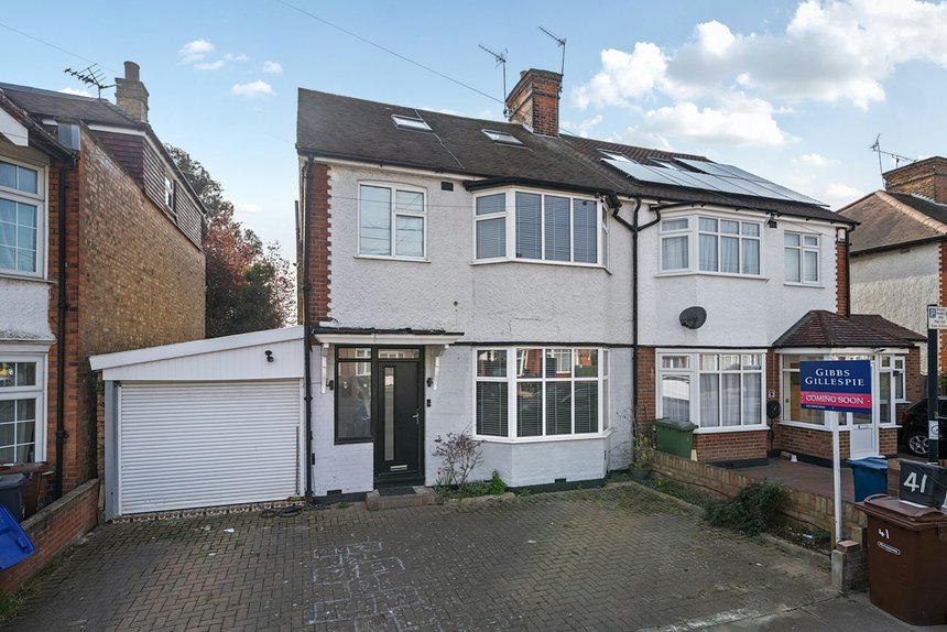 under offer the gardens london 47098 - Gibbs Gillespie