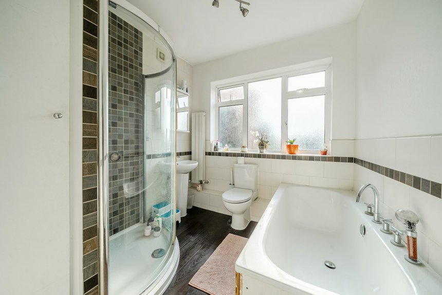 under offer the gardens london 47098 - Gibbs Gillespie