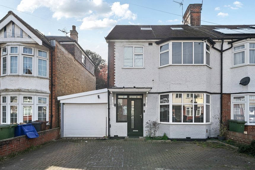 under offer the gardens london 47098 - Gibbs Gillespie